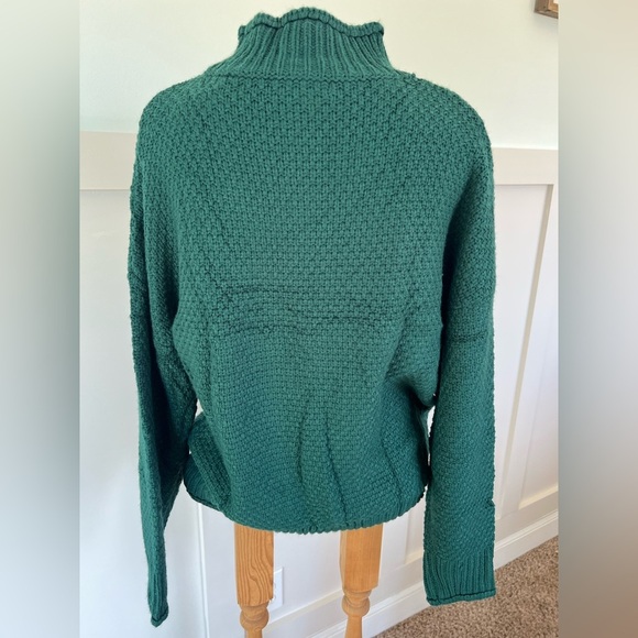 Emerald Green jewel tone Knit long sleeve Sweater size large with smocked neck - Picture 6 of 7
